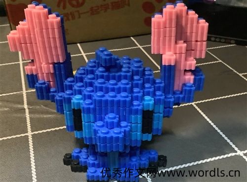 爸爸陪儿子拼乐高该怎么发说说