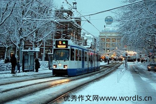 从来不顾及别人的感受只管自己的说说