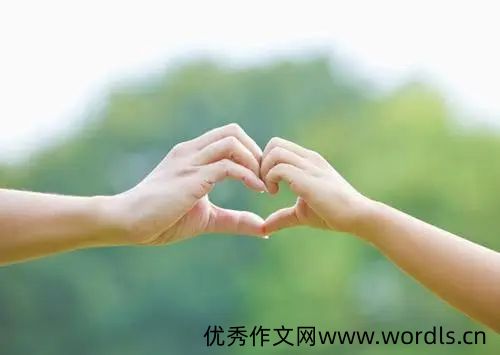秀恩爱的句子朋友圈短句 秀恩爱的句子5个字