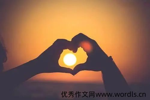 恋爱官宣朋友圈文案 恋爱官宣发朋友圈的句子